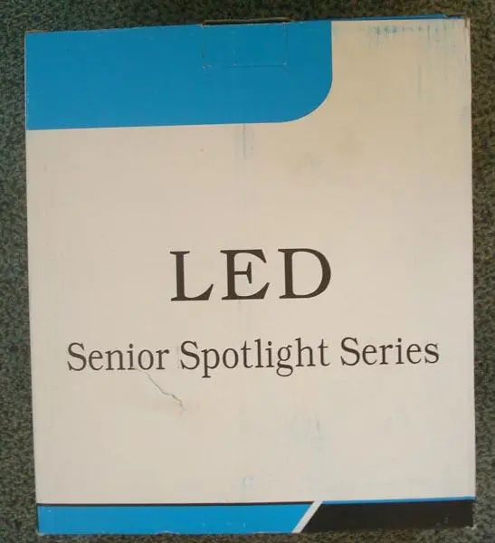 Foto aus der offiziellen Meldung: LED Down Light / LED Senior Spotlight Series LED Scheinwerfer — Risiko: Elektrischer Schlag