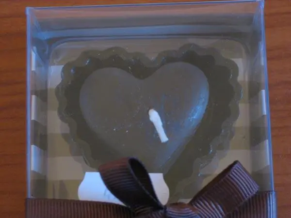 Foto dell’avviso ufficiale: Hygge Gyertya csokoládé ('Chocolate Candle') Candele decorative — rischio: Ostruzione delle vie aeree & Lesioni