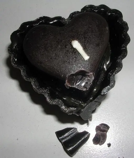 Foto dell’avviso ufficiale: Hygge Gyertya csokoládé ('Chocolate Candle') Candele decorative — rischio: Ostruzione delle vie aeree & Lesioni