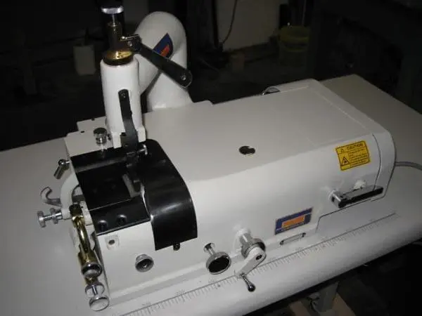 Photo de l’avis officiel: Deyee Sewtex YXP 5 Machine à skier en cuir — risque: Blessures