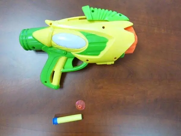 Foto do aviso oficial: Mei Cheng Xing Toys Air Gun Blaster Game Pistola de brinquedos — risco: Engasgamento
