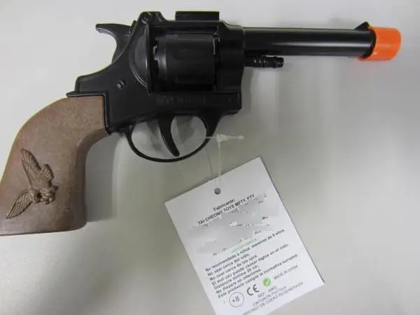 Photo from the official notice: Tai Cheong Toys Mfty Fty Cinturon Pistola toy metal pistol — damage to hearing risk