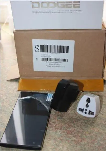 Foto uit de officiële melding: Doogee Turbo DG2014 Mobiele telefoon met oplader — risico: Elektrische schok