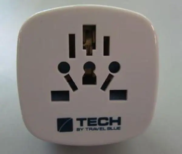 Foto aus der offiziellen Meldung: TECH by Travel Blue Reisestecker Adapter — Risiko: Elektrischer Schlag