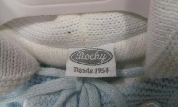 Photo from the official notice: Rochy Cazadora Punto babies' knitted jacket — strangulation risk