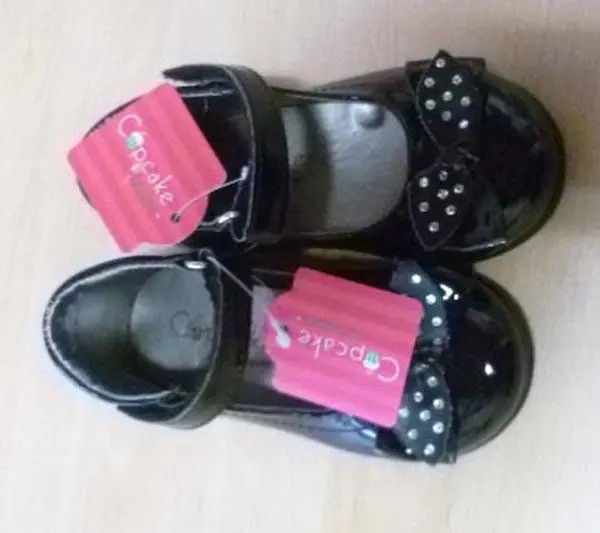 Foto aus der offiziellen Meldung: Cupcake Couture Kinderschuhe — Risiko: Ersticken