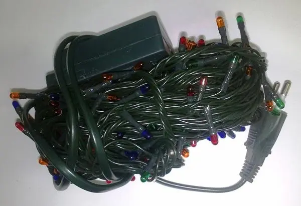 Photo from the official notice: Light up your life this Christmas, 180L Lampadas lighting chain — electric shock risk