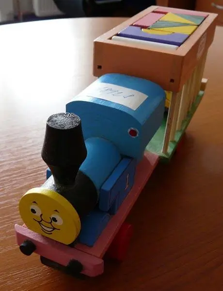 Photo de l’avis officiel: Thomas &amp; Friends (THE PRODUCT IS COUNTERFEIT) Locomotive en bois — risque: Étouffement