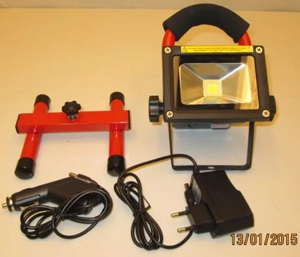 Foto do aviso oficial: Lexxa Rechargeable LED Floodlight Projetor — risco: Choque elétrico