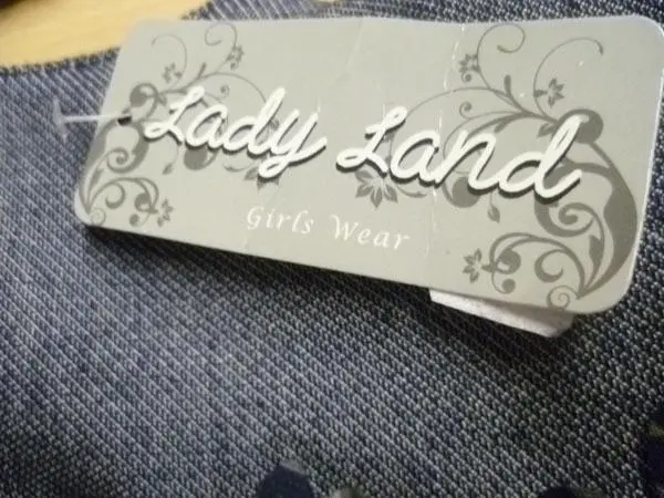 Foto uit de officiële melding: Lady and Land Kinderkleding set — risico: Verwonding