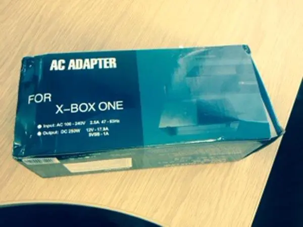 Foto aus der offiziellen Meldung: AC Adapter Netzadapter — Risiko: Elektrischer Schlag