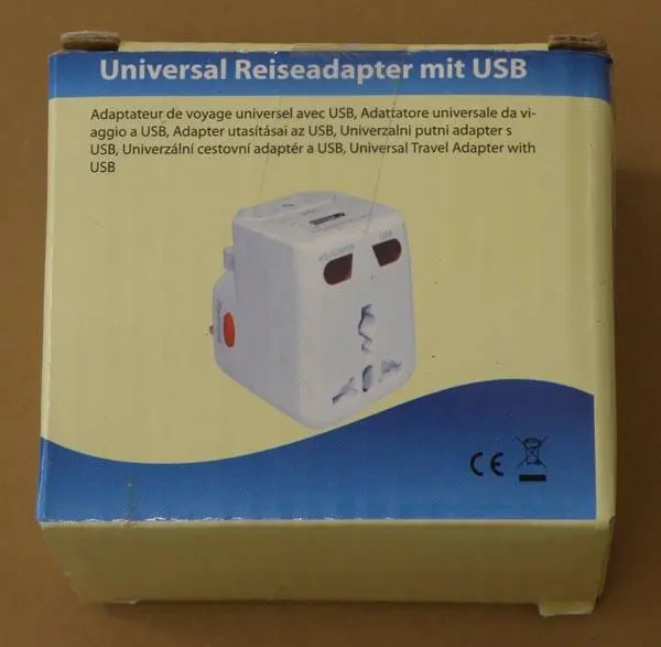 Foto aus der offiziellen Meldung: Universal Reiseadapter mit USB Reisesteckeradapter mit USB-Netzteil — Risiko: Elektrischer Schlag & Feuer