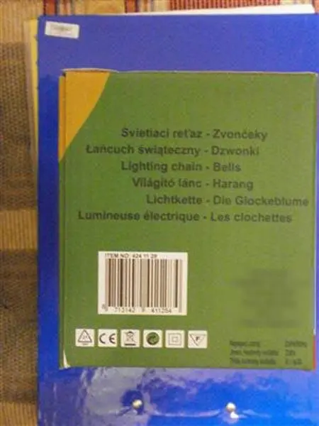 Foto aus der offiziellen Meldung: Vánocní Dekorace; Svítící Retez 5,5 m zvonky Beleuchtungskette — Risiko: Elektrischer Schlag & Feuer