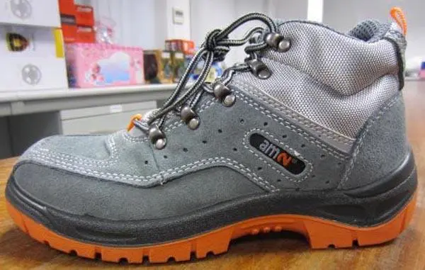 Photo de l’avis officiel: AM2 Chaussures de sécurité — risque: Risque chimique