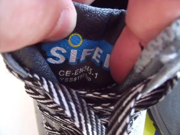 Foto dell’avviso ufficiale: SIFER Scarpe di sicurezza — rischio: Rischio chimico