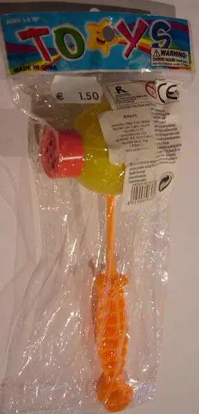 Foto do aviso oficial: Rasehorn Amurs (The Hammer) Brinquedo de chocalho — risco: Engasgamento