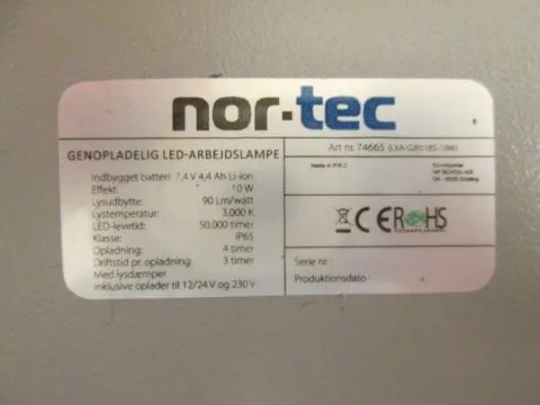 Foto aus der offiziellen Meldung: Nor-tec Ladattava LED työlamppu ("Rechargeable work lamp") Arbeitslicht — Risiko: Elektrischer Schlag