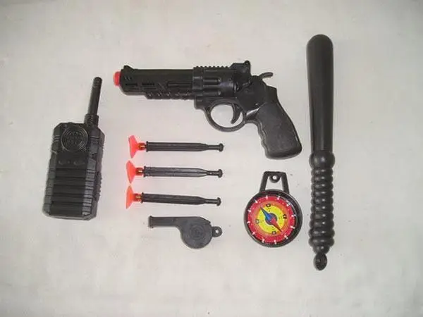Photo de l’avis officiel: Police Set Ensemble de la police de jouets — risque: Étouffement (A12/0744/15)