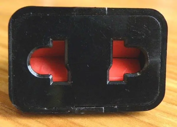 Photo de l’avis officiel: Adaptateur de plug — risque: Choc électrique (A12/0764/15)