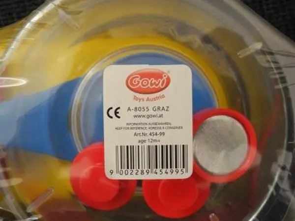 Photo from the official notice: Gowi plastic toy scales — choking risk