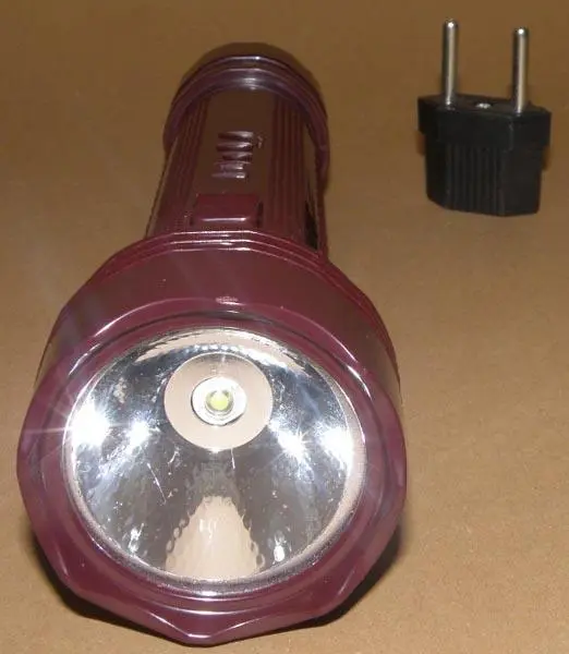 Foto aus der offiziellen Meldung: ORKIA PowerZoom Wiederaufladbare Fackel — Risiko: Elektrischer Schlag & Feuer