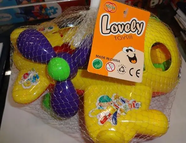 Foto aus der offiziellen Meldung: You Da Lovely Toys!!! Spielzeugflugzeug — Risiko: Ersticken