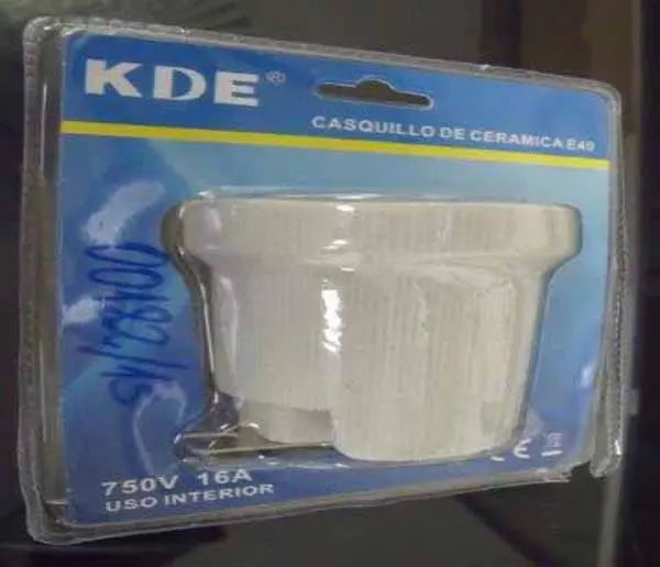Photo de l’avis officiel: Kde Casquillo de Ceramica Douille de lampe — risque: Choc électrique