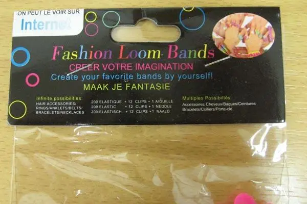 Foto aus der offiziellen Meldung: CRAZY  ELASTIC Fashion Loom Bands Webstuhl Band Charms — Risiko: Chemikalie
