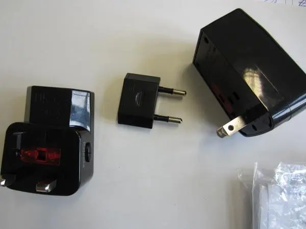 Foto aus der offiziellen Meldung: Brunner Con-Cube 150, Universal Travel Adapter Reisestecker Adapter — Risiko: Elektrischer Schlag
