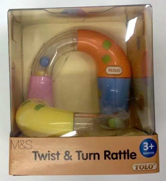 Foto aus der offiziellen Meldung: 1) Tolo, 2) Tolo / Marks and Spencer (M&amp;S) Twist &amp; Turn Rattle Rasselspielzeug — Risiko: Ersticken