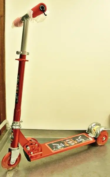 Photo de l’avis officiel: Scooter - 3 wheels Scooter jouet — risque: Blessures