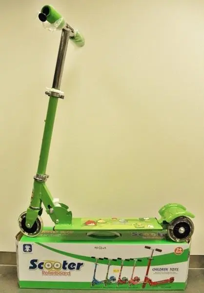 Foto dell’avviso ufficiale: Le Ke Er Toys (COUNTERFEIT) Scooter Rollerboard Scooter giocattolo — rischio: Lesioni