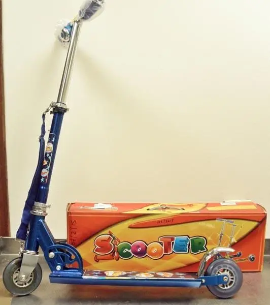 Photo de l’avis officiel: Scooter Scooter jouet — risque: Blessures (A12/1144/15)