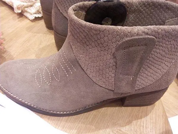 Photo de l’avis officiel: Naf Naf TRENCH Bottes pour dames — risque: Risque chimique