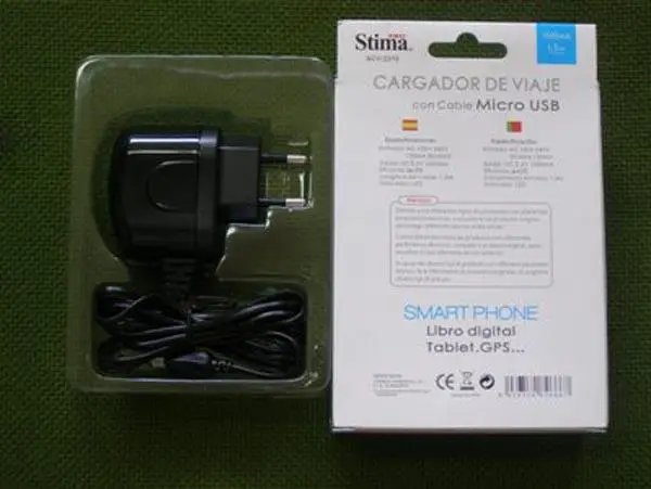 Photo from the official notice: STIMA Cargador de Viaje (Travel charger) — burns risk