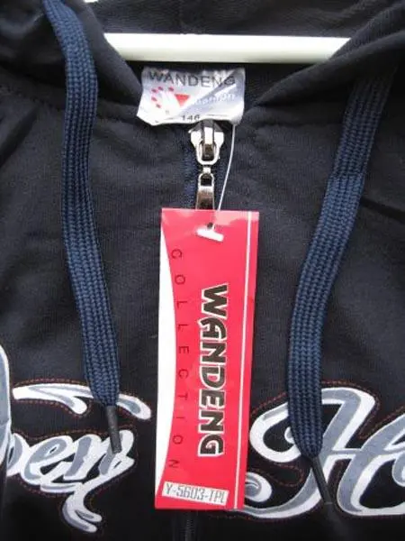 Foto aus der offiziellen Meldung: Wandeng Kinder Sweatshirt — Risiko: Strangulierung
