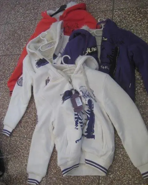 Photo from the official notice: H&amp;S children’s sweatshirt — strangulation risk (A12/1216/15)