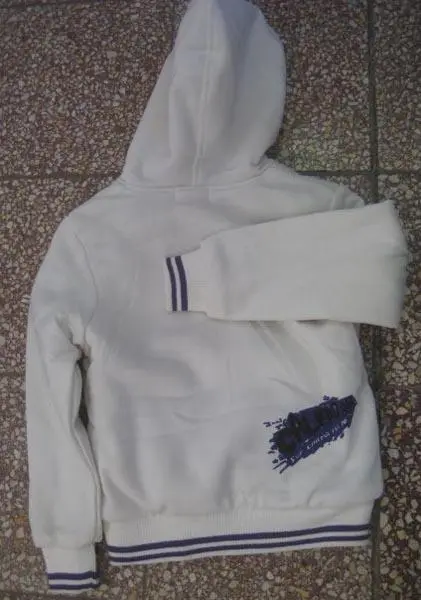 Photo from the official notice: H&amp;S children’s sweatshirt — strangulation risk (A12/1216/15)