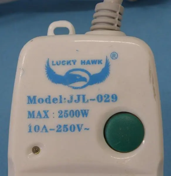 Photo de l’avis officiel: LUCKY HAWK Power Adaptor Conduite d’extension de secteur — risque: Choc électrique & Incendie