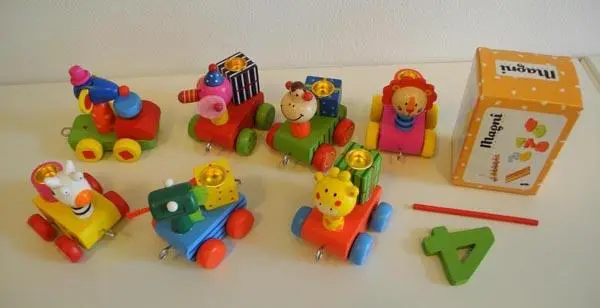 Photo de l’avis officiel: Magni Birthday train Jouet en bois — risque: Étouffement