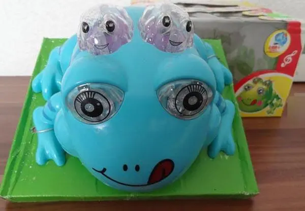 Photo from the official notice: Wei Di Frog Prince luminous plastic toy — choking risk
