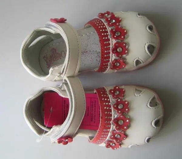 Foto aus der offiziellen Meldung: Baobao Schuhe für Mädchen — Risiko: Ersticken (A12/1314/15)