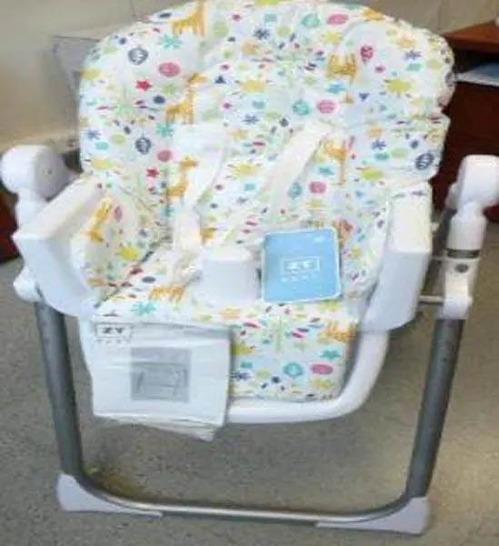 Foto do aviso oficial: ZY BABY Cadeira alta para crianças — risco: Engasgamento
