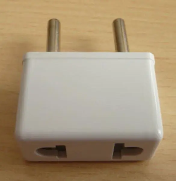 Foto aus der offiziellen Meldung: Perejimas AC/AC Steckeradapter — Risiko: Elektrischer Schlag