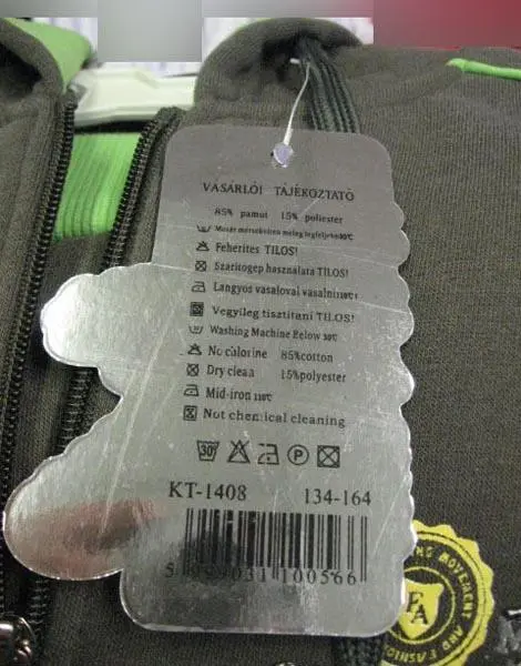 Foto uit de officiële melding: AD Miring Kinderkleding set — risico: Verwurging (A12/1416/15)