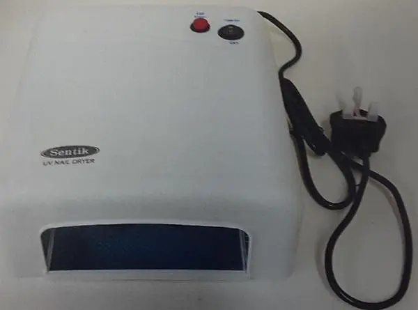 Foto dell’avviso ufficiale: Sentik Hand &amp; Foot UV Nail dryer Lampada per unghie UV — rischio: Scossa elettrica