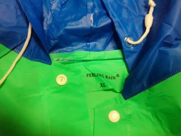 Photo from the official notice: Feeling Rain gyermek esőköpeny ("Children's raincoat") — strangulation risk
