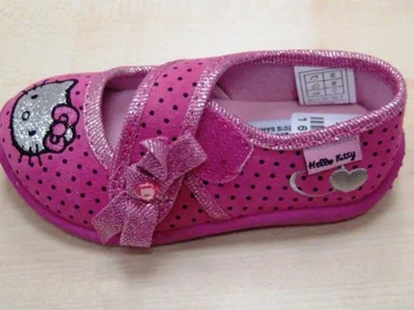 Photo de l’avis officiel: Hello Kitty, Sanrio Chaussures pour bébés — risque: Étouffement
