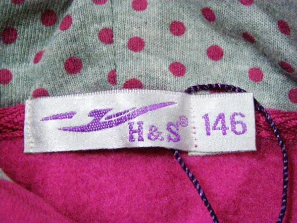 Photo from the official notice: H&amp;S children’s sweatshirt — strangulation risk (A12/1588/15)