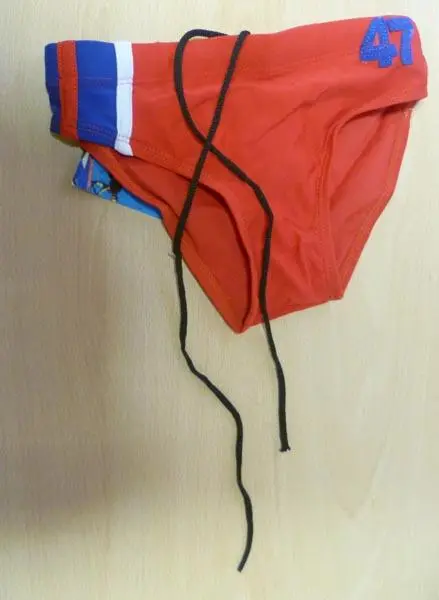 Photo de l’avis officiel: F100 Maillots de bain pour garçons — risque: Blessures